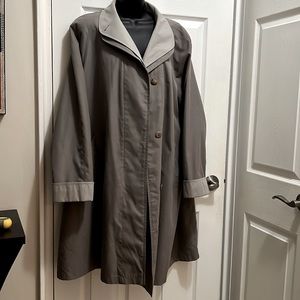 In excellent conditions Gallery 2 tone gray button down classy rain coat.